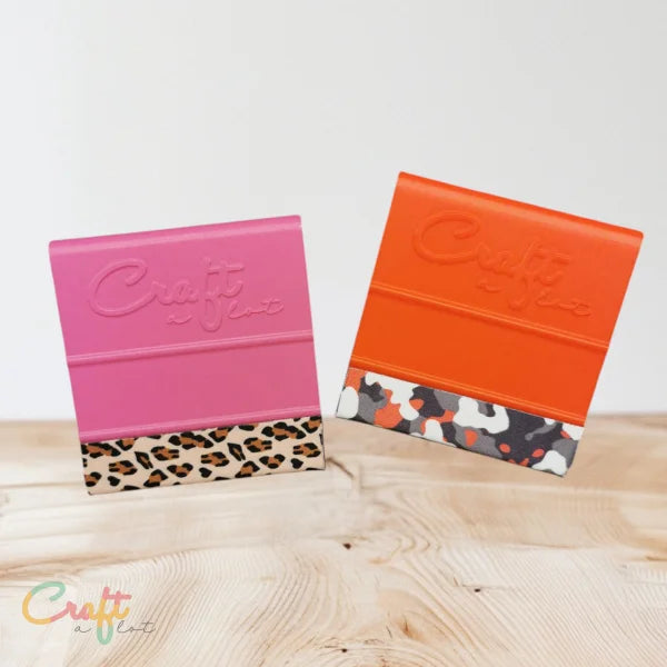 Ergonomische Rakel Roze met Panterprint Wrap Vilt voor comfort en precisie in jouw ontwerpen van Craftslab.