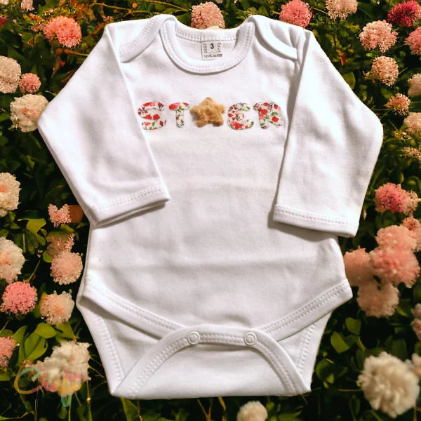 Katoen wit met rood/roze roosjes - bedrukt Hobbystoffen • Naaiplezier Quilt Quilten Stoffen